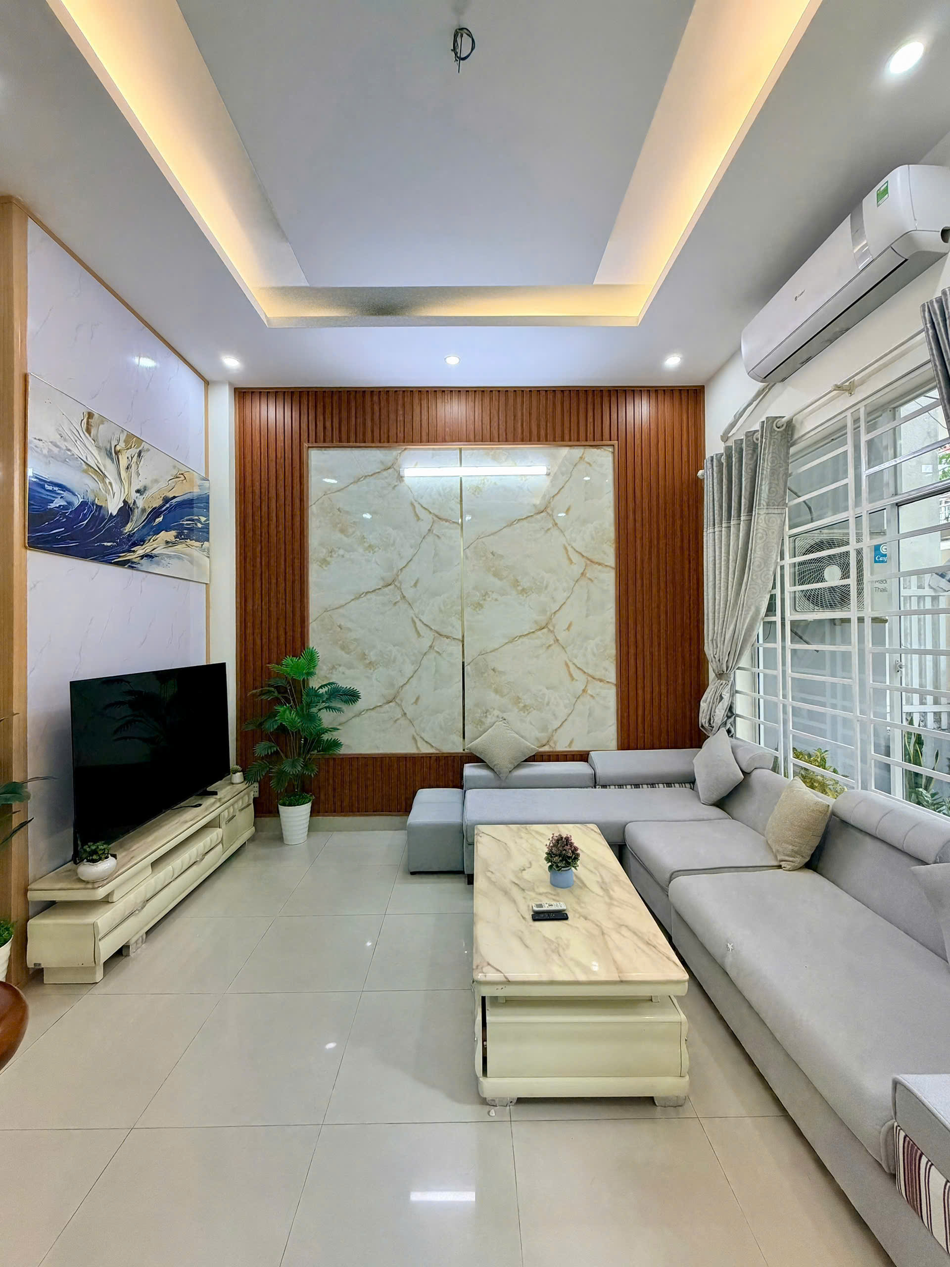 Vị trí đẹp, gần biển, khu dân cư yên tĩnh, thích hợp để ở hoặc làm việc lâu dài