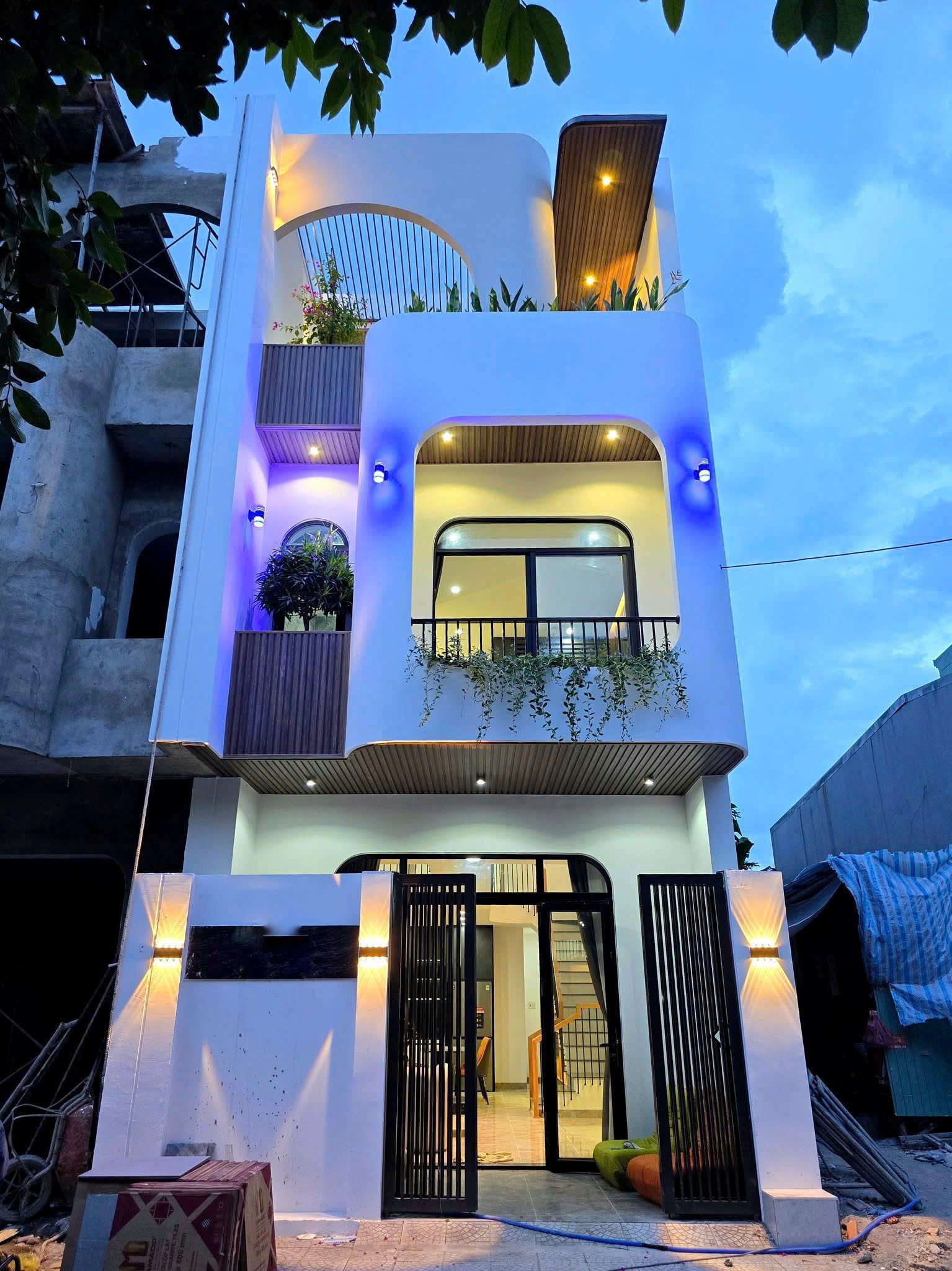 Cho Thuê nhà đẹp 3 Tầng MT Chơn Tâm, Hoà Minh