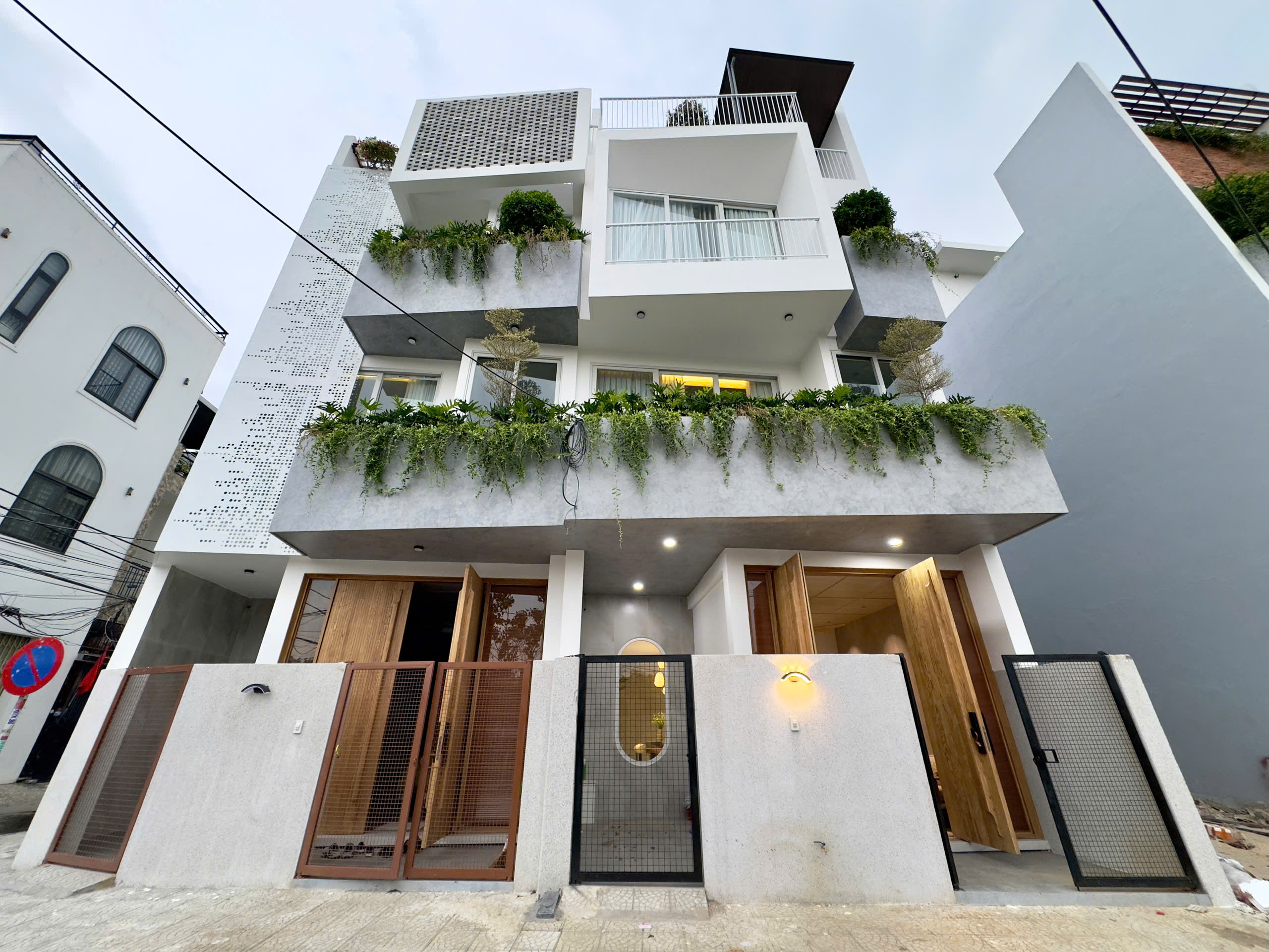 CHO THUÊ NHÀ 3 TẦNG + 1 TUM – K